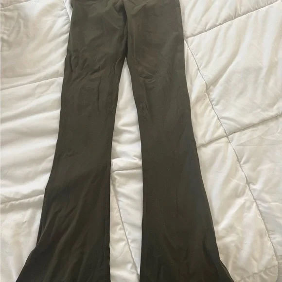 Lululemon Flare Leggings size 4 green - Picture 2 of 4